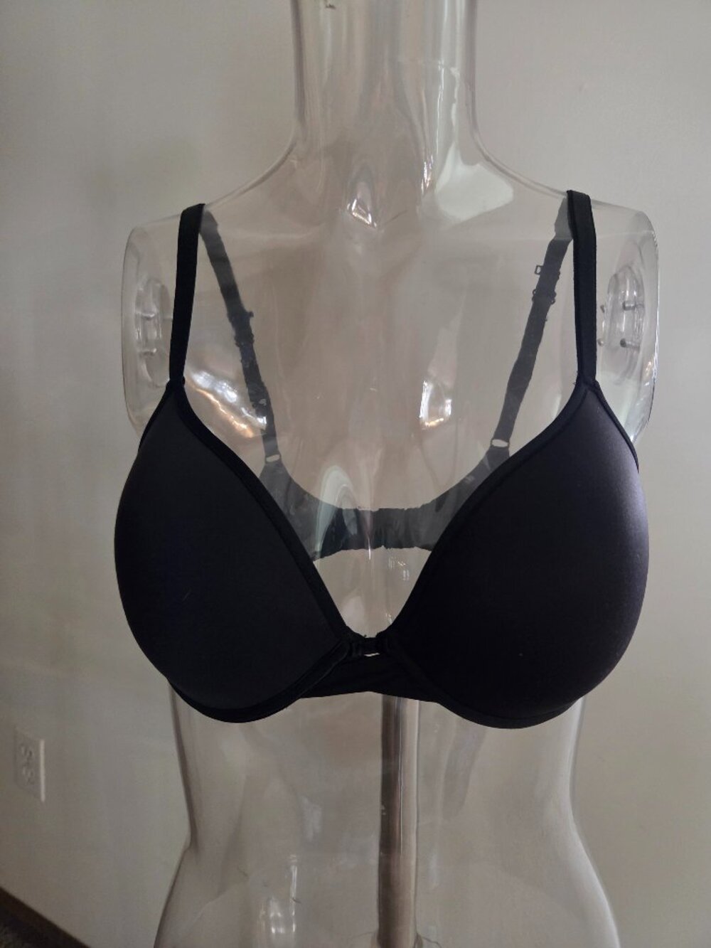 Chantelle Modern Invisible Smooth Custom Fit Plunge Bra - 34D  BLACK
